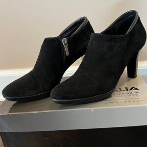 AQUATALIA by Marvin K Black Ruby2 Suede Bootie  Size 7.5M